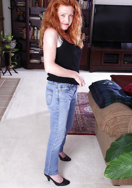 Superb british aged Veronica Smith in sexy jeans exposes bald pussy 