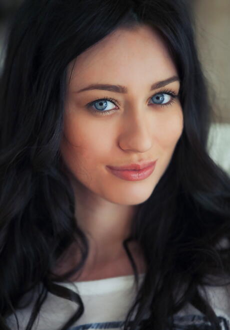 Hot hungarian brunette hottie Zsanett Tormay likes some hot foot fetish 