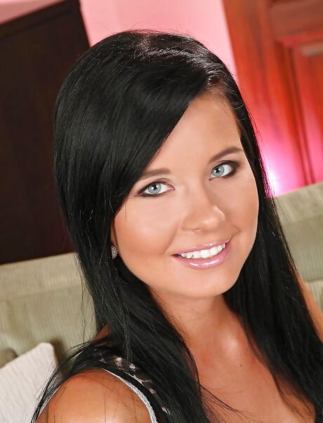 Curious Mia Menerotte in shorts sucking on huge rod 